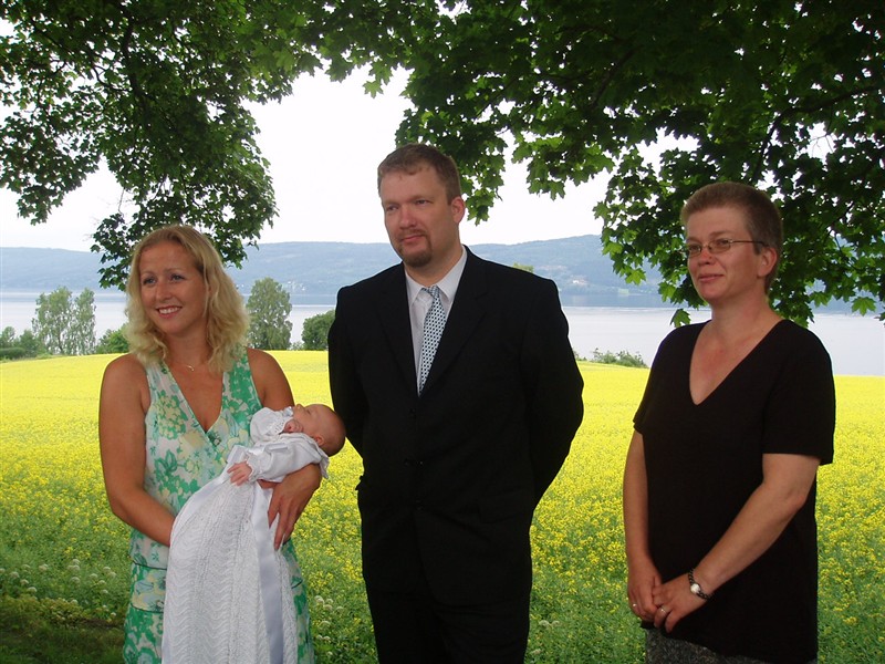 Tvillingene i Kaisas dåp 2004.jpg